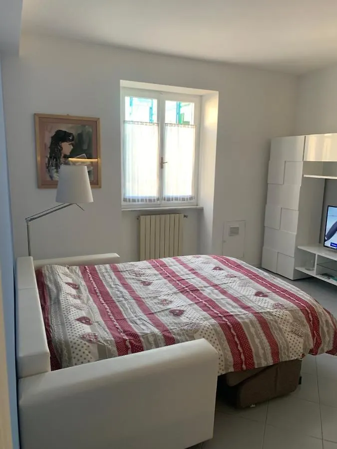 Columbus Apartment Chiavari 0*,