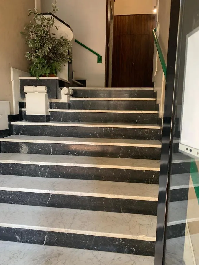 Columbus Apartment Кьявари