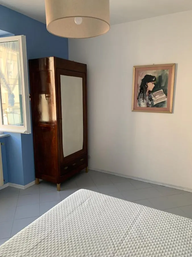 Columbus Apartment Кьявари 0*,  Италия
